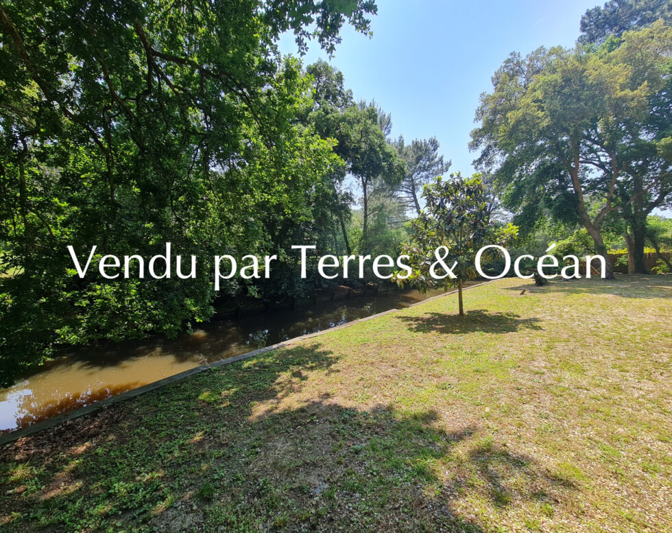 SOLD BY AGENCY – SUPERB LOCATION GOLF VIEW