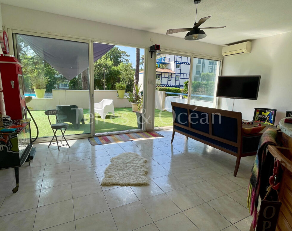 APARTMENT WITH A VERY LARGE TERRACE