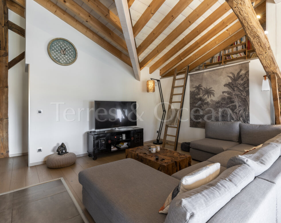 LAKE OF SOUSTONS BEAUTIFUL HOUSE WITH SWIMMING POOL