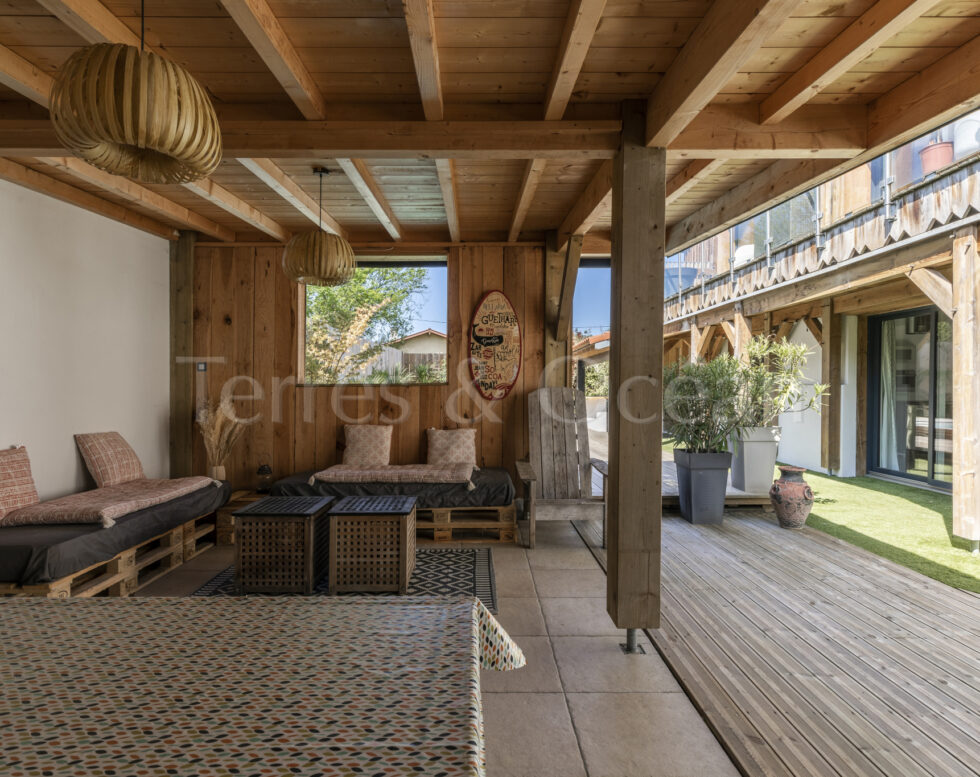 LAKE OF SOUSTONS BEAUTIFUL HOUSE WITH SWIMMING POOL