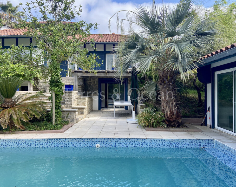 BIDART, LARGE FAMILY HOUSE WITH POOL