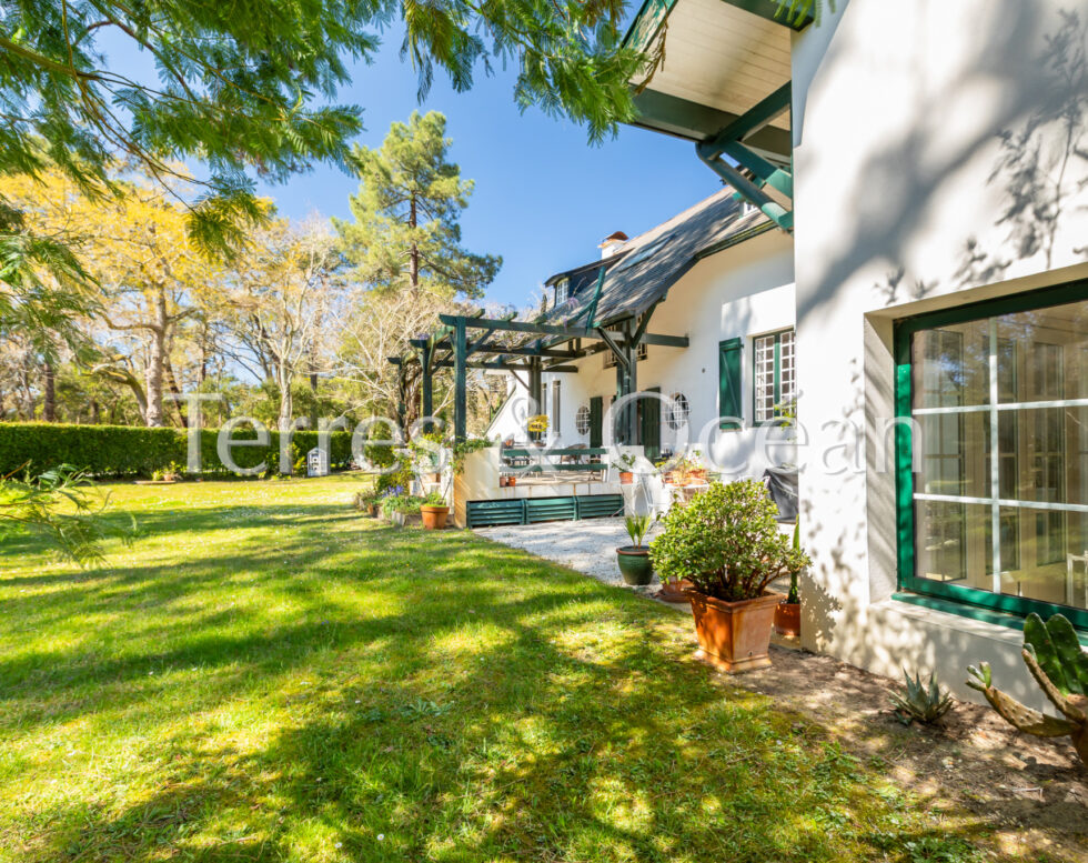 EXCLUSIVE HOSSEGOR UNIQUE PROPERTY IN AN EXCEPTIONAL SETTING