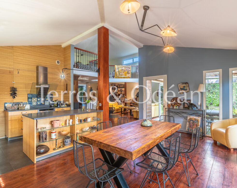 SEIGNOSSE CONTEMPORARY VILLA IN THE MIDDLE OF NATURE