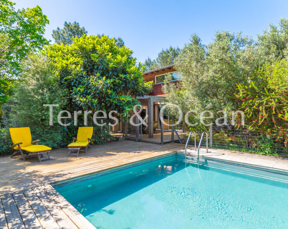 SEIGNOSSE CONTEMPORARY VILLA IN THE MIDDLE OF NATURE