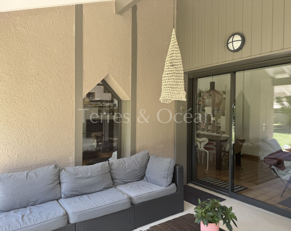 La Gravière, oceanfront house with large park