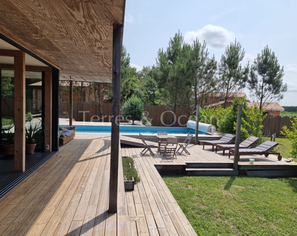 CONTEMPORARY BIOCLIMATIC HOUSE AND ITS STUDIO