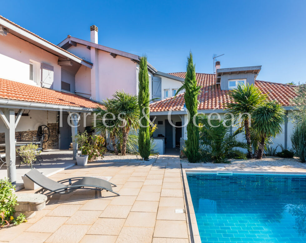 Mansion in the heart of the village 20 minutes from Hossegor