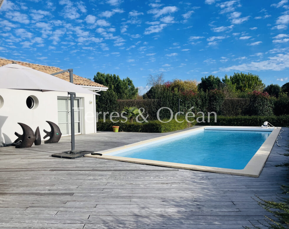 MAISON MODERNE DE PLAIN-PIED AVEC PISCINE PROCHE HOSSEGOR