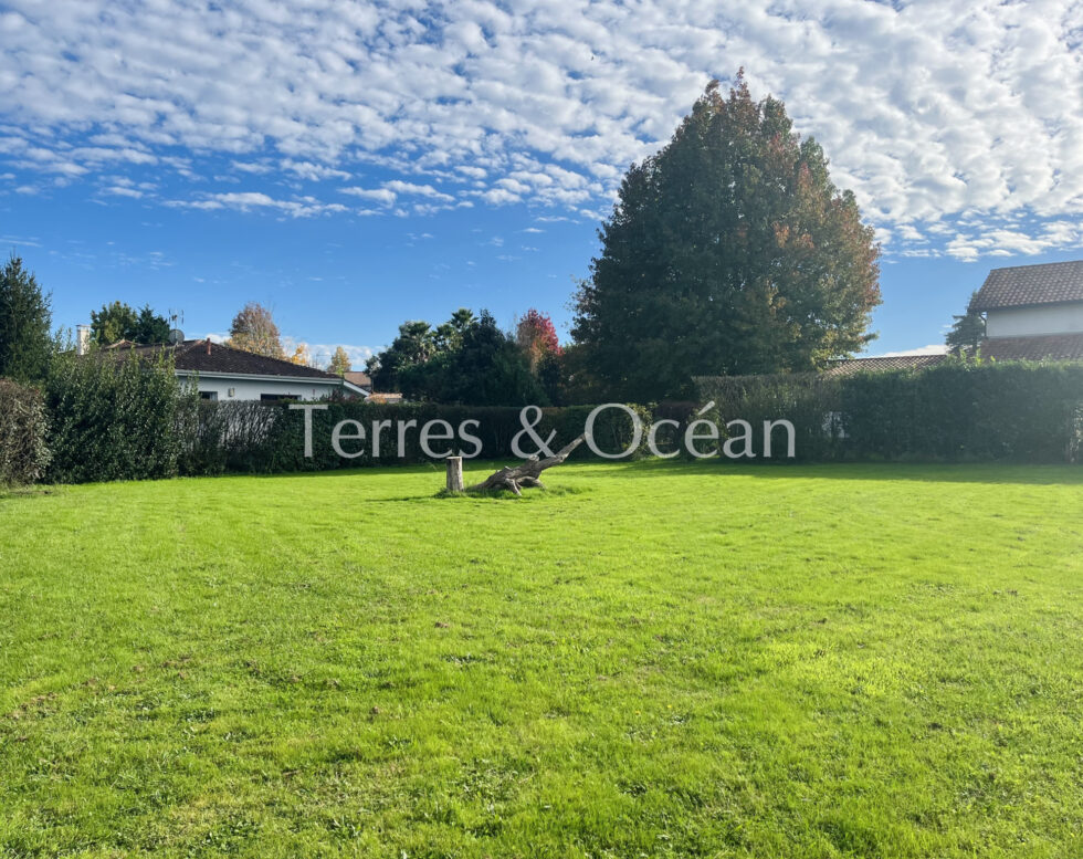 BUILDING LAND ANGRESSE TOWN CENTER