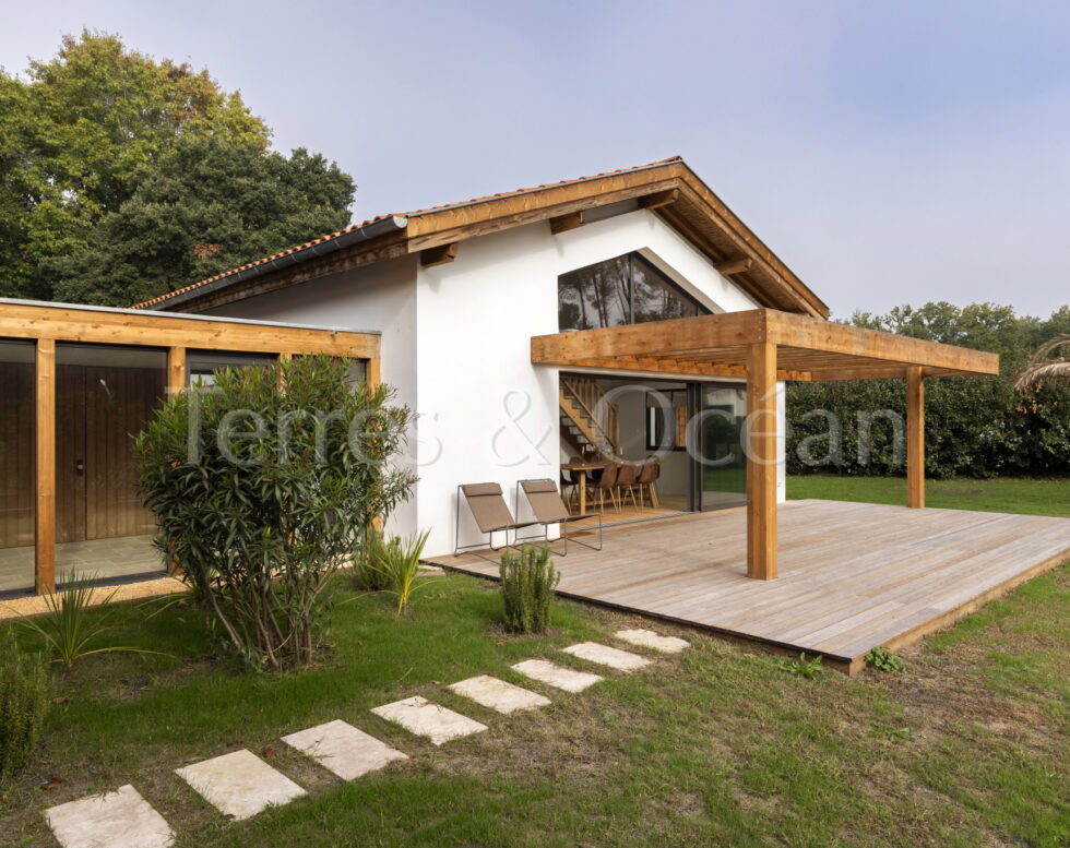 BEAUTIFUL CONTEMPORARY VILLA