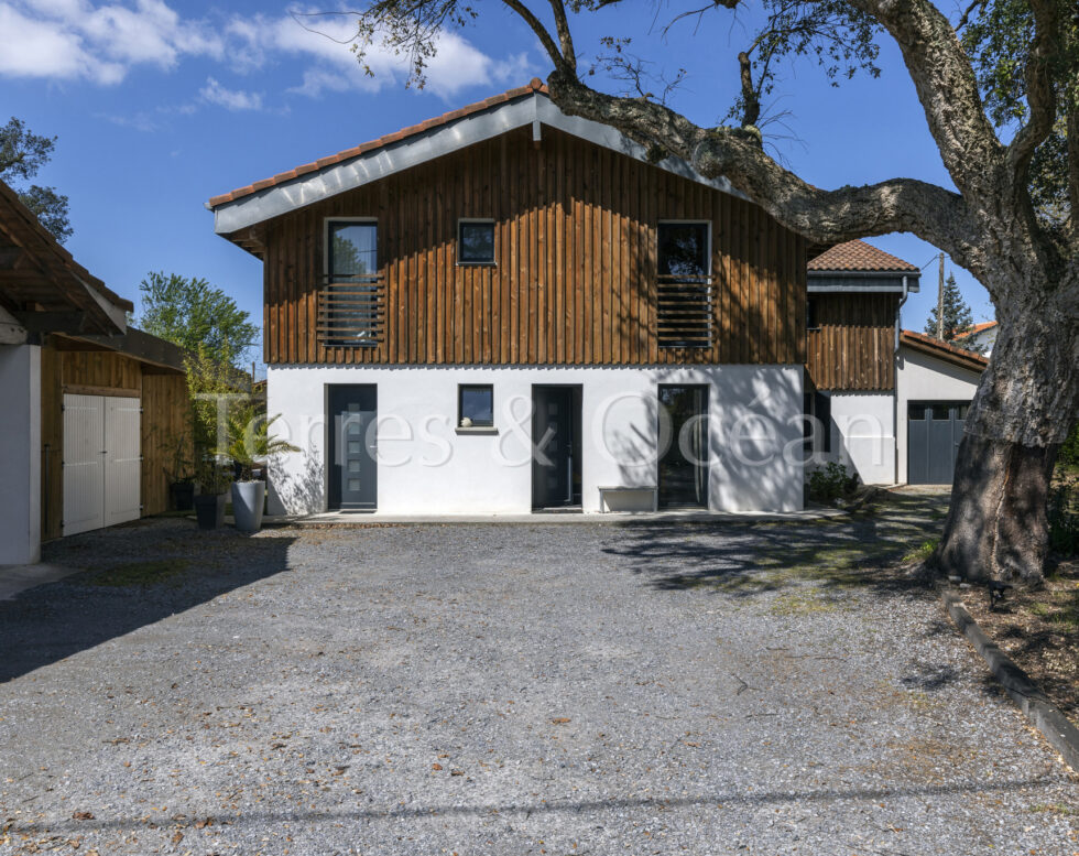 BELLE MAISON AVEC PISCINE