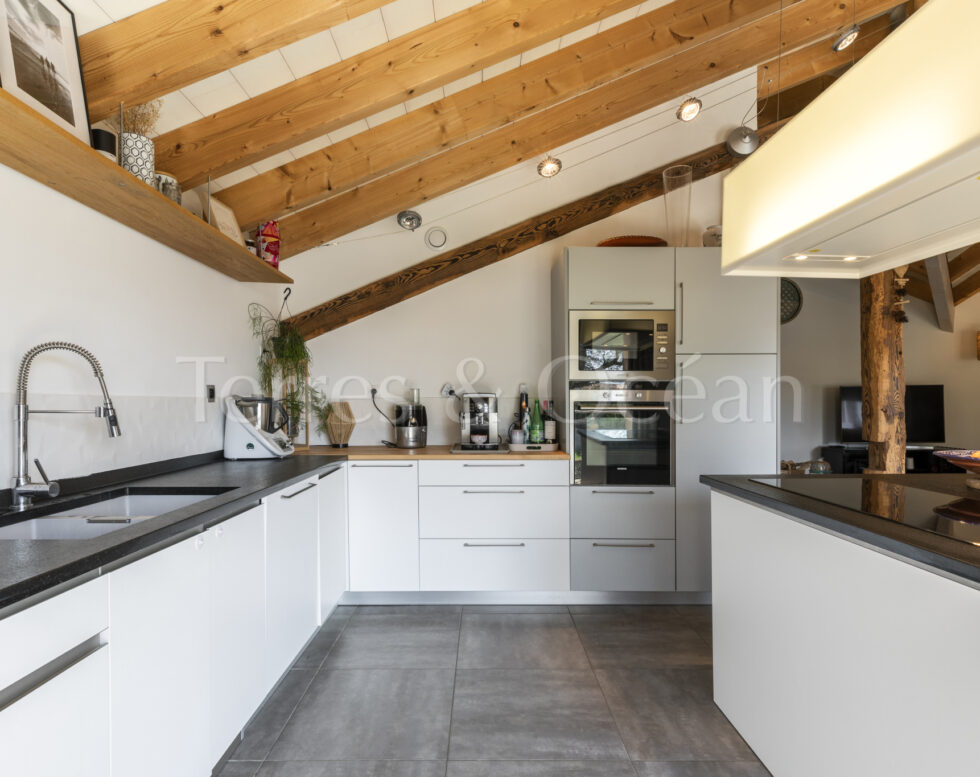 LAKE OF SOUSTONS BEAUTIFUL HOUSE WITH SWIMMING POOL