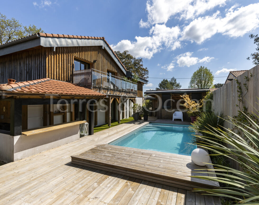 LAKE OF SOUSTONS BEAUTIFUL HOUSE WITH SWIMMING POOL