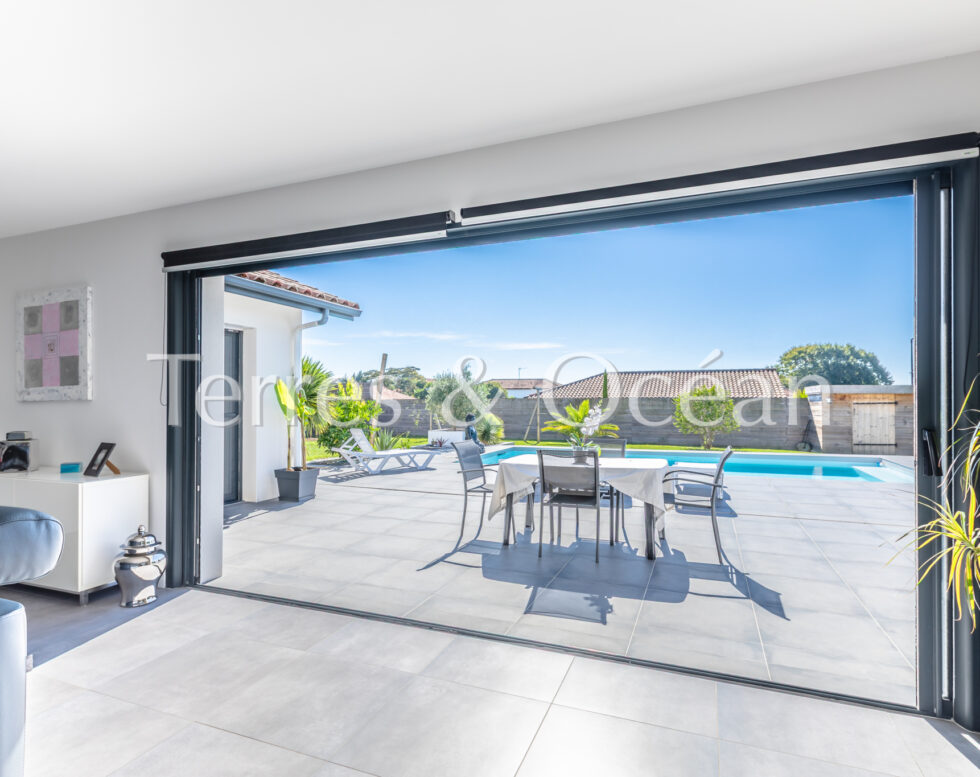 Beautiful house with south-facing swimming pool