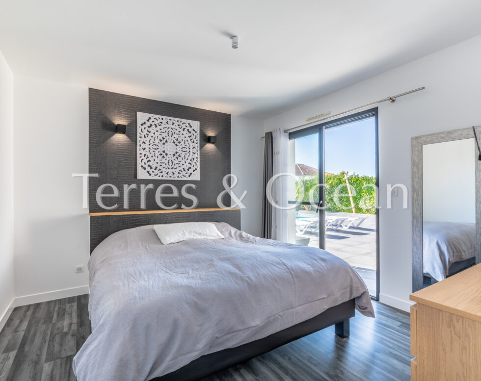 Beautiful house with south-facing swimming pool