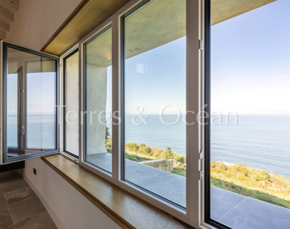 FACE A L’OCEAN, DEMEURE DE CARACTERE