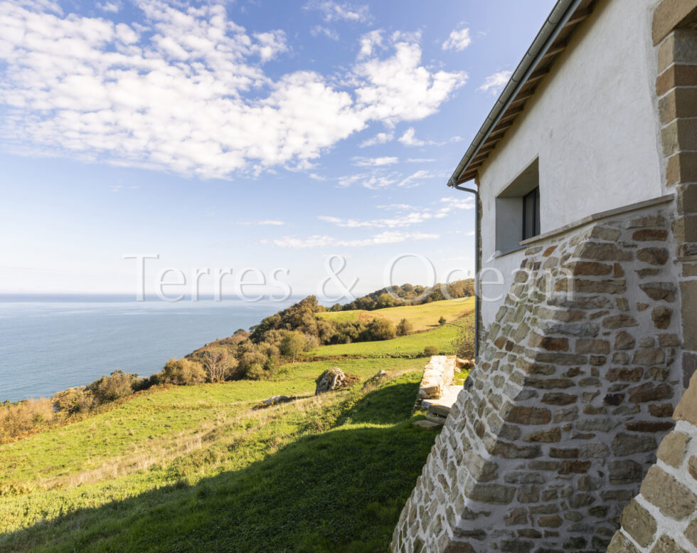 FACE A L’OCEAN, DEMEURE DE CARACTERE