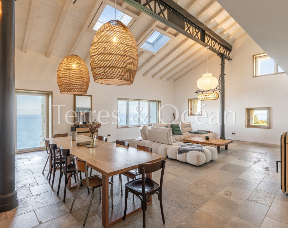 FACE A L’OCEAN, DEMEURE DE CARACTERE