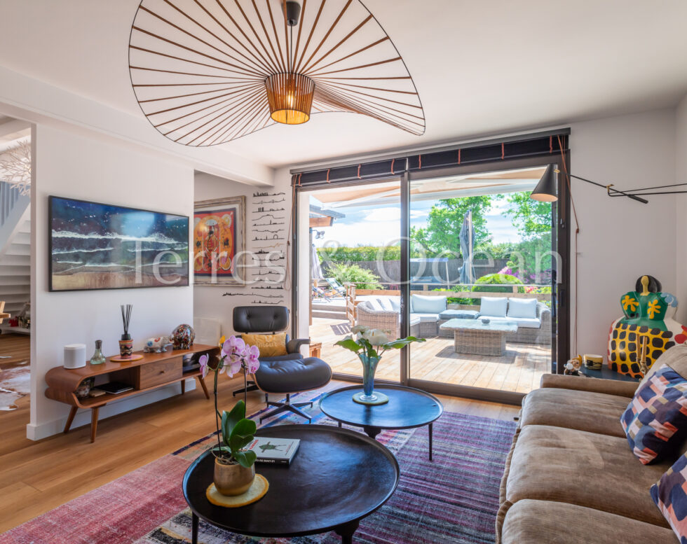 RENOVATED LANDAISE AND ITS WOODED PARK OF 5000m2