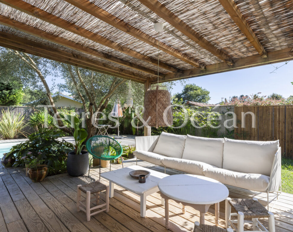 MAISON DE PLAIN PIED AVEC PISCINE