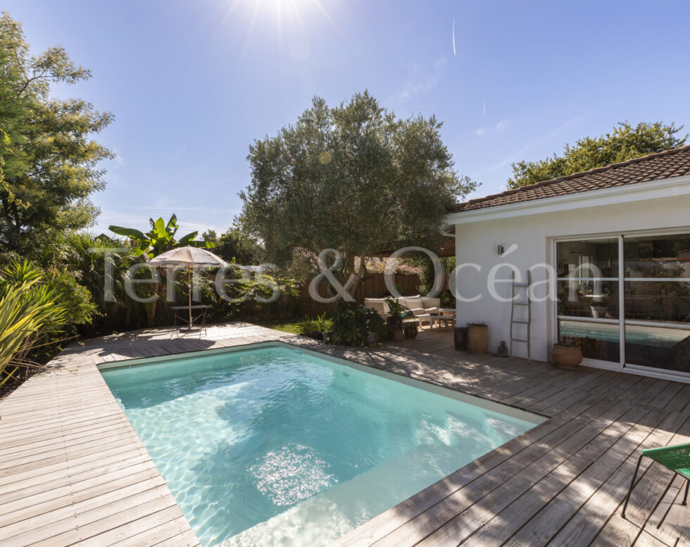 MAISON DE PLAIN PIED AVEC PISCINE