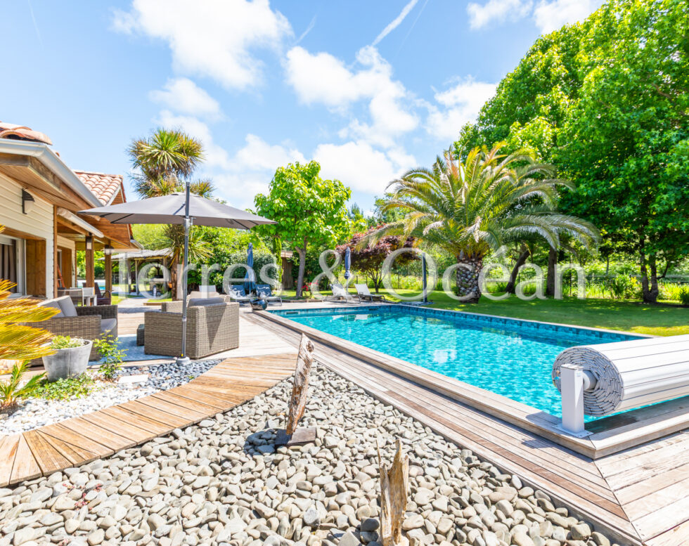 Bright and functional house with swimming pool