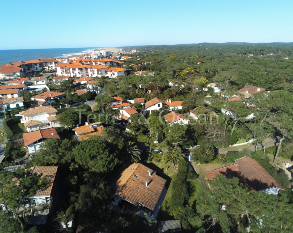 CLOSE TO THE CENTER OF HOSSEGOR, 2 STEPS FROM THE BEACHES