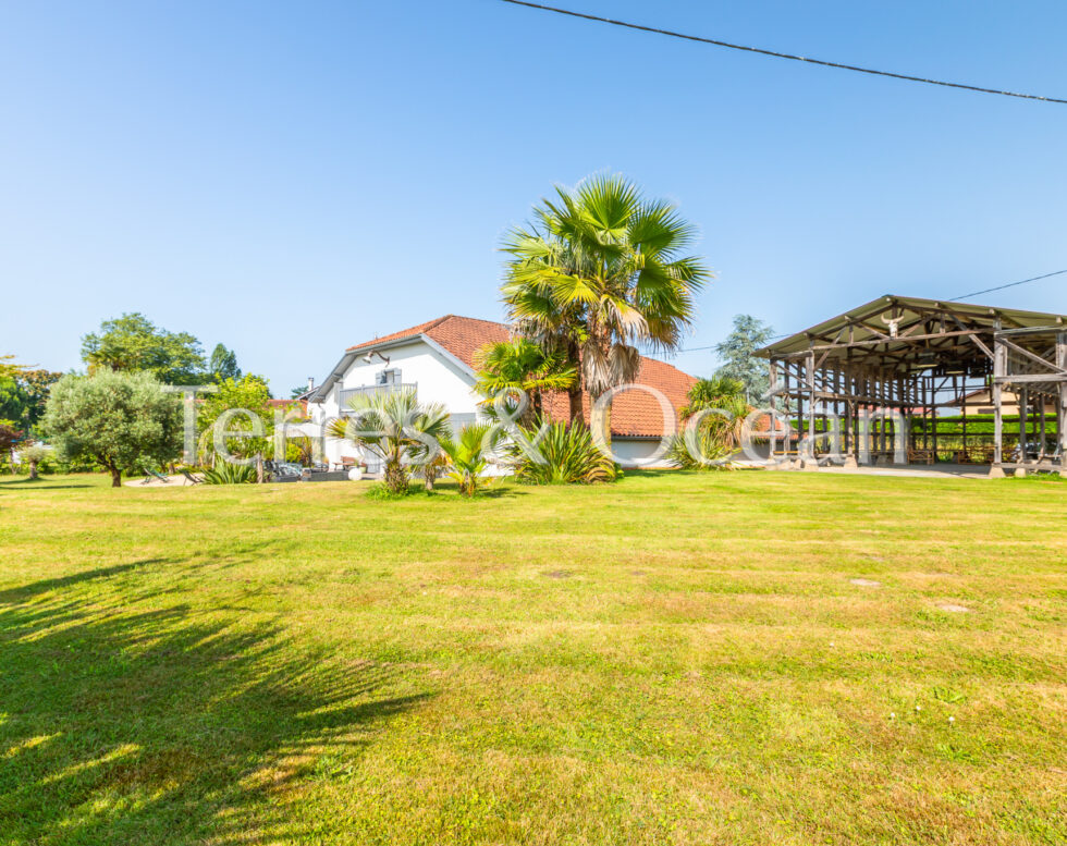 SUPERBE FERME RENOVEE SAUBRIGUES