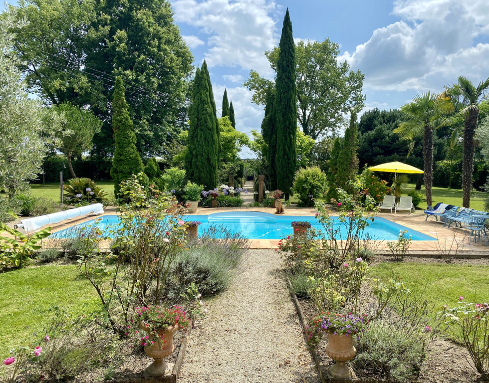 SUPERB 17th C. COUNTRY PROPERTY