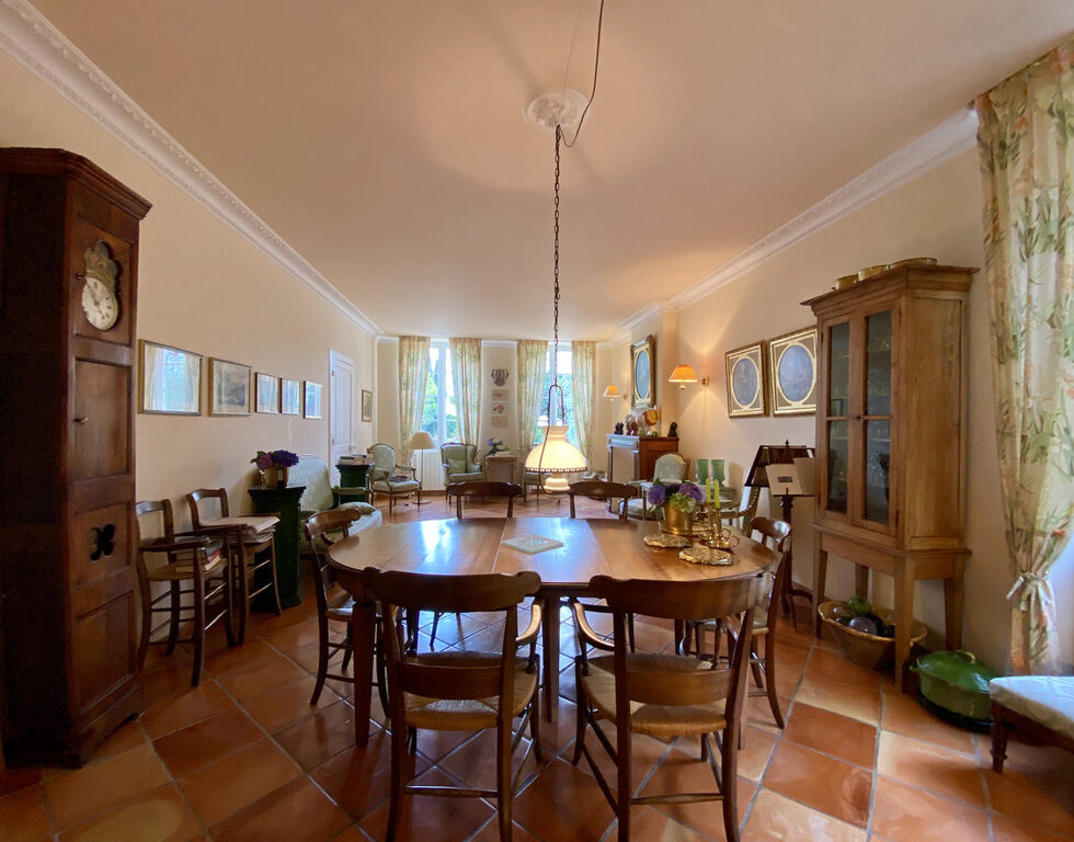 SUPERB 17th C. COUNTRY PROPERTY