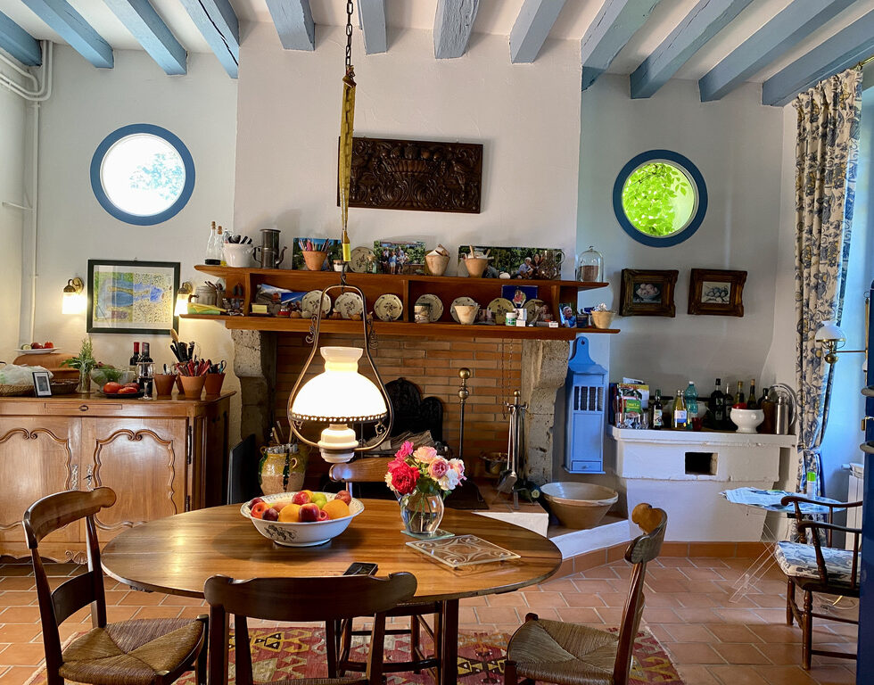 SUPERB 17th C. COUNTRY PROPERTY