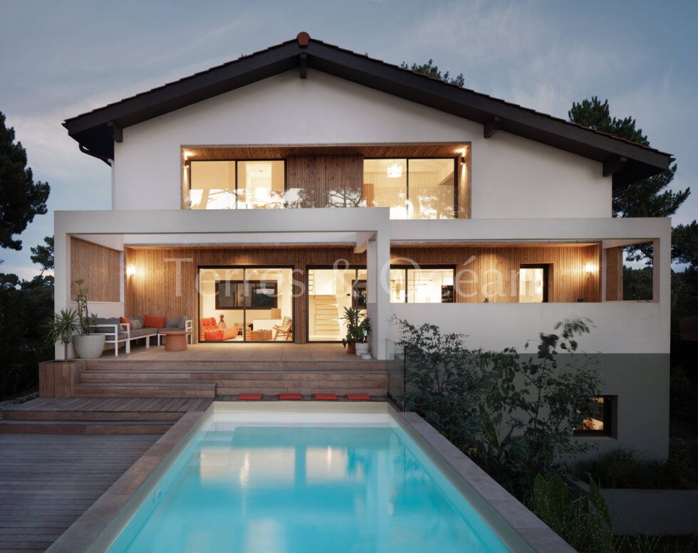 RECENTLY BUILT VILLA WITH LAKE VIEW