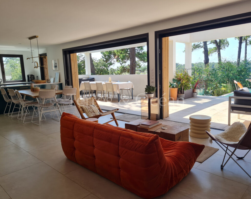 RECENTLY BUILT VILLA WITH LAKE VIEW