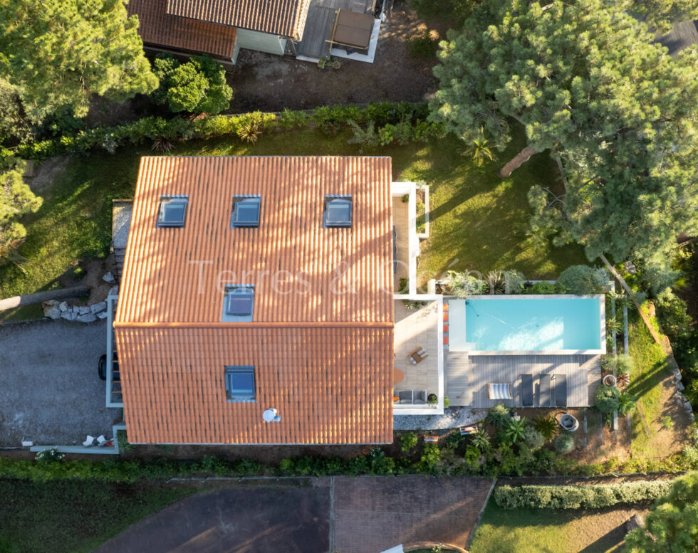 RECENTLY BUILT VILLA WITH LAKE VIEW