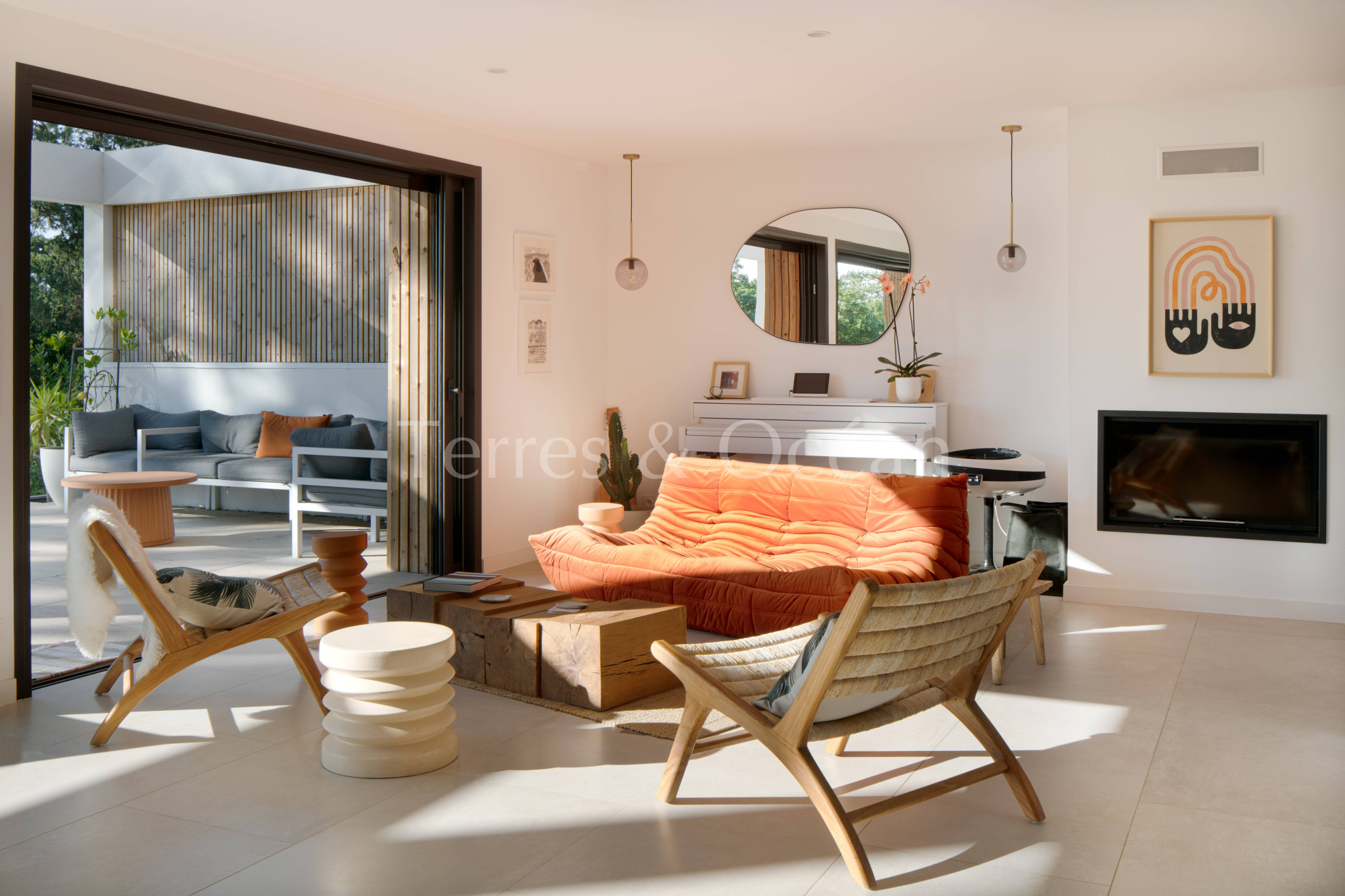 RECENTLY BUILT VILLA WITH LAKE VIEW