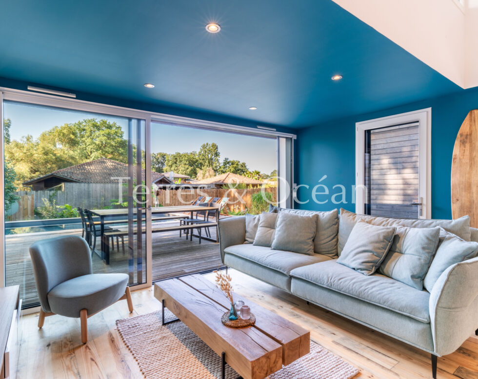 ELEGANTE PROPRIETE AVEC PISCINE A ANGRESSE