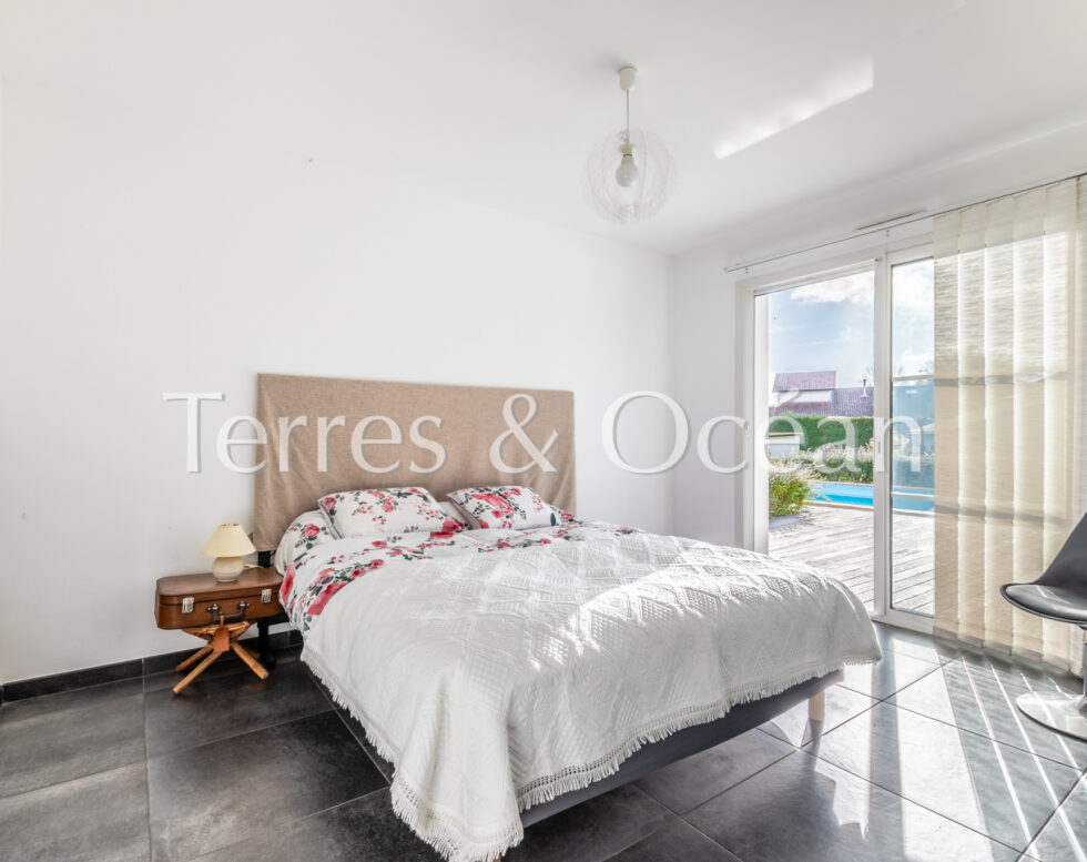 MODERN SINGLE-STORY HOUSE WITH POOL NEAR HOSSEGOR