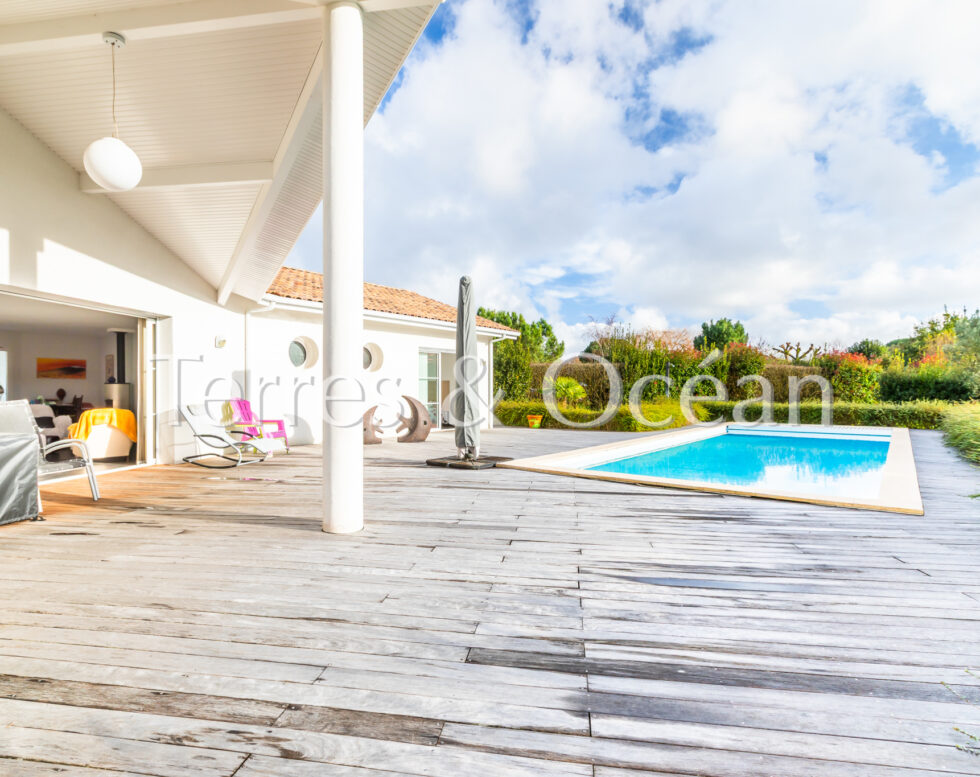 ANGRESSE SARREBRUCK MAISON MODERNE DE PLAIN-PIED AVEC PISCINE