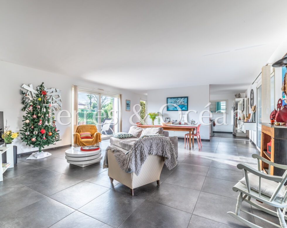 ANGRESSE SARREBRUCK MAISON MODERNE DE PLAIN-PIED AVEC PISCINE