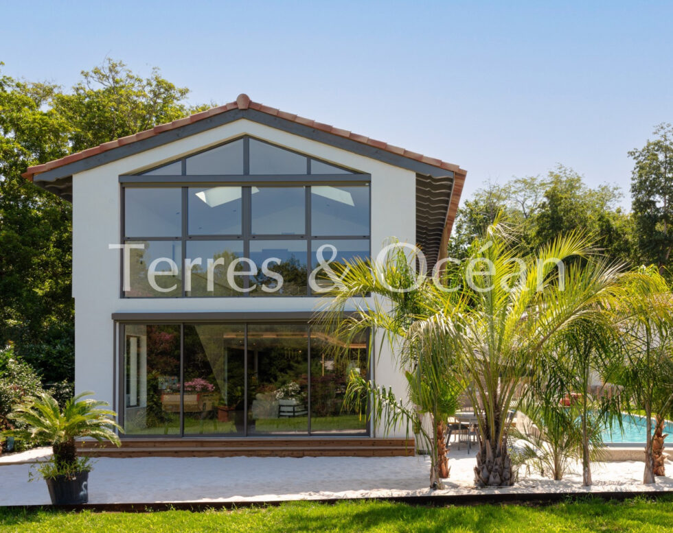 GRANDE MAISON CONTEMPORAINE AUX BELLES PRESTATIONS