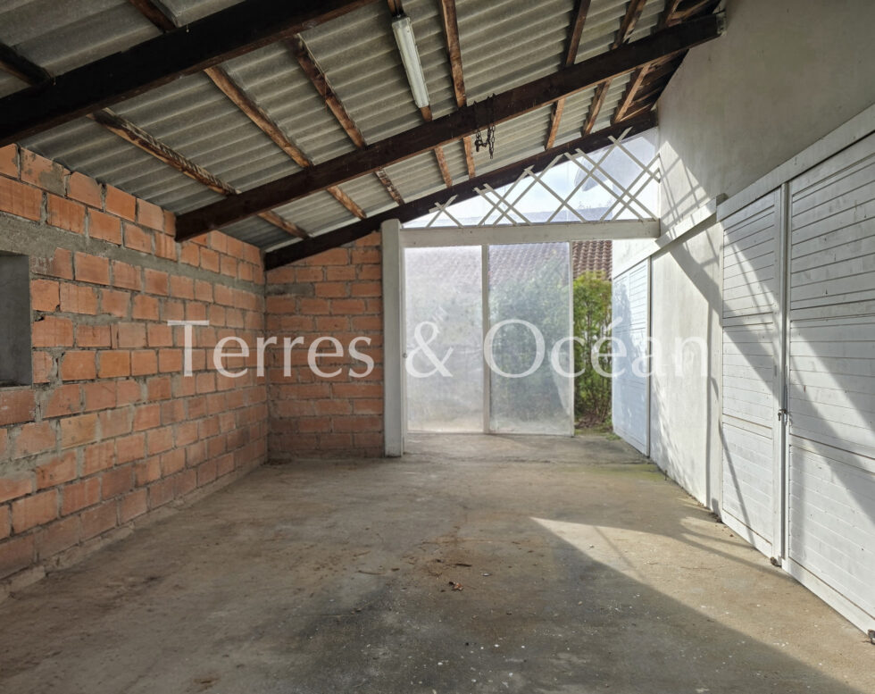 BARN TO RENOVATE ANGRESSE CENTER