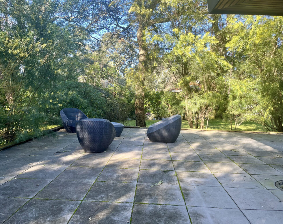 MAISON D’ARCHITECTE D’INSPIRATION JAPONISANTE DANS SON ECRIN DE VERDURE