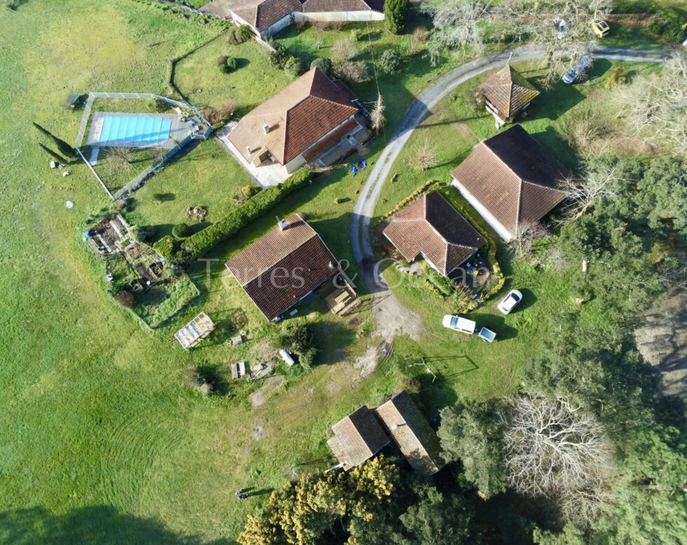 PROPRIETE PREMIERE LIGNE SUR L’ETANG BLANC SEIGNOSSE