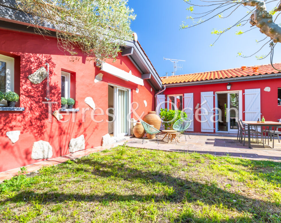 THREE BEDROOMS VILLA CLOSE TO THE SHOPS AND BIARRITZ