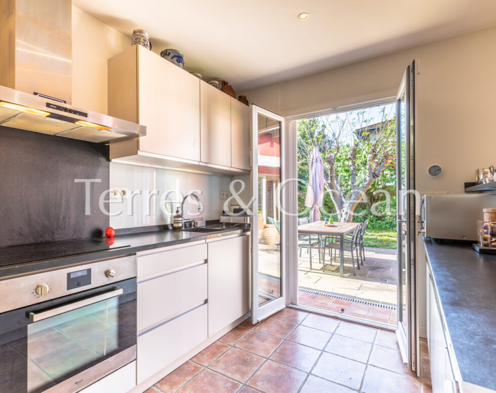 THREE BEDROOMS VILLA CLOSE TO THE SHOPS AND BIARRITZ