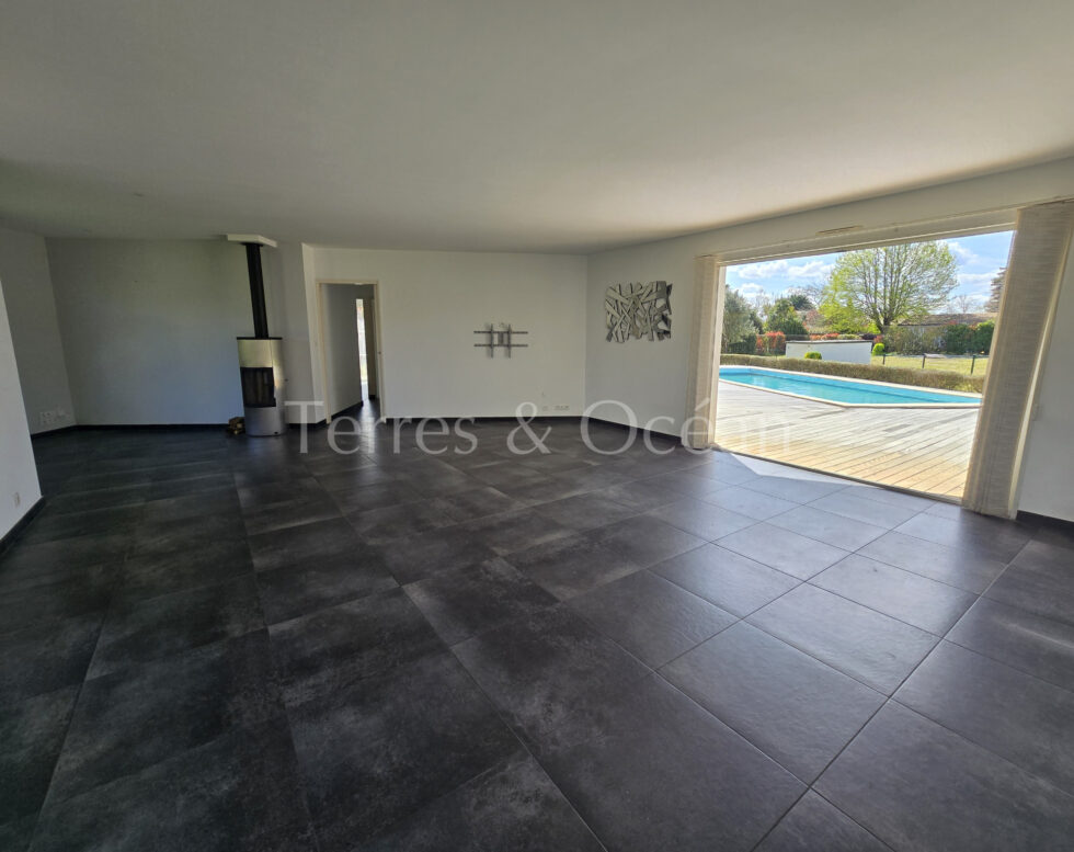 MODERN SINGLE-STORY HOUSE WITH POOL NEAR HOSSEGOR