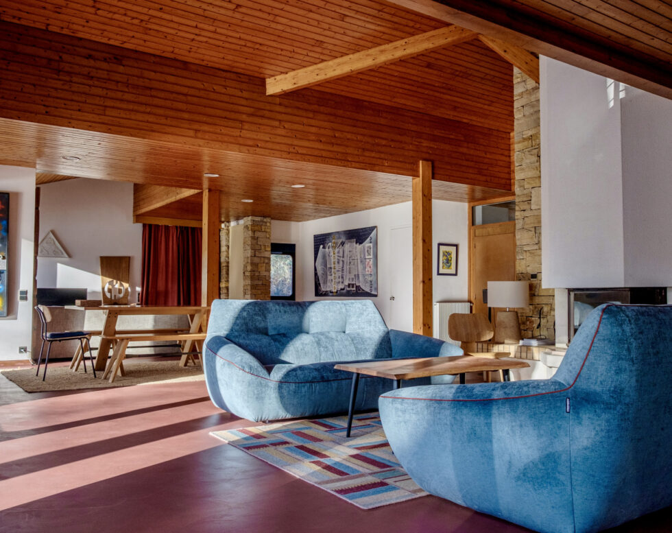 Villa d’architecte des années 1970 350 m2 Terrain de 1,6 ha Piscine Calme absolu