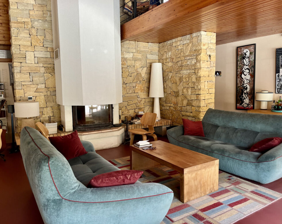 Villa d’architecte des années 1970 350 m2 Terrain de 1,6 ha Piscine Calme absolu