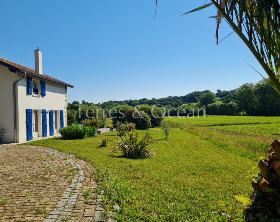 MAISON 4 CHAMBRES, VUE SUR LE GOLF DE BASSUSSARY