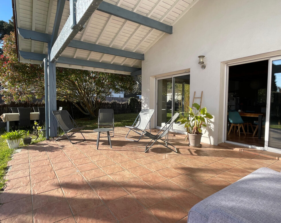 MAISON LUMINEUSE DE 137M2 AVEC GARAGE ET JOLI JARDIN